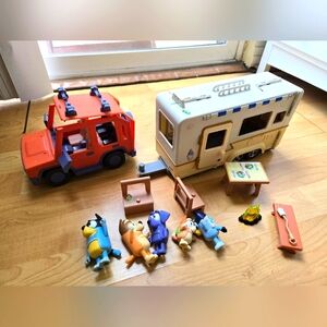 Bluey Toy Vehicle and Camper Set